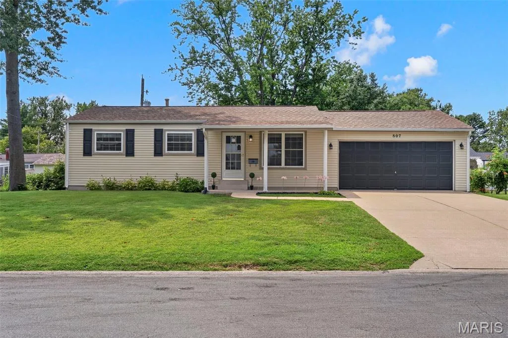 807 Saint Bernard Drive, O'Fallon, MO 63366 — listing photo 1 of 29