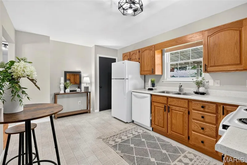 807 Saint Bernard Drive, O'Fallon, MO 63366 — listing photo 3 of 29
