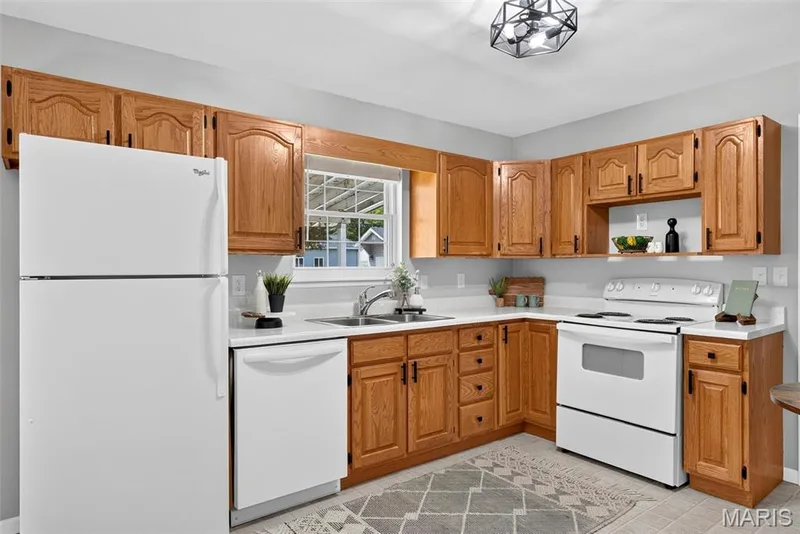 807 Saint Bernard Drive, O'Fallon, MO 63366 — listing photo 11 of 29