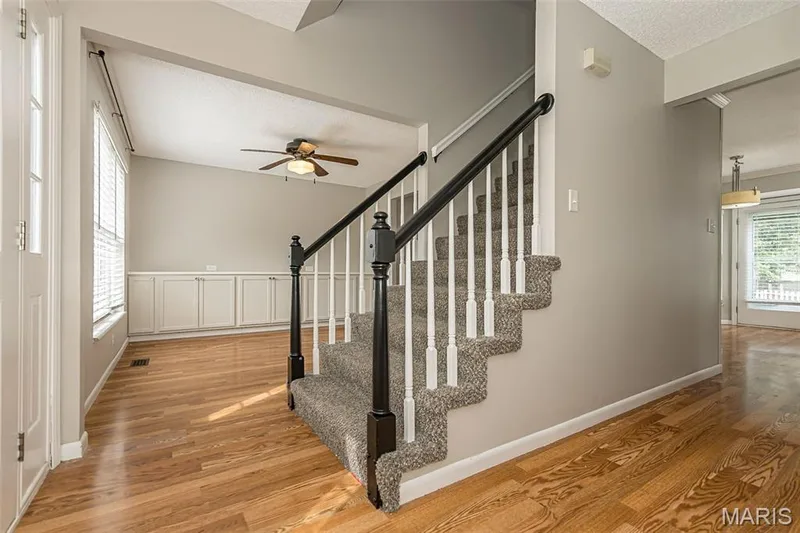 428 Chelsea Way Drive, St Charles, MO 63304 — listing photo 2 of 42