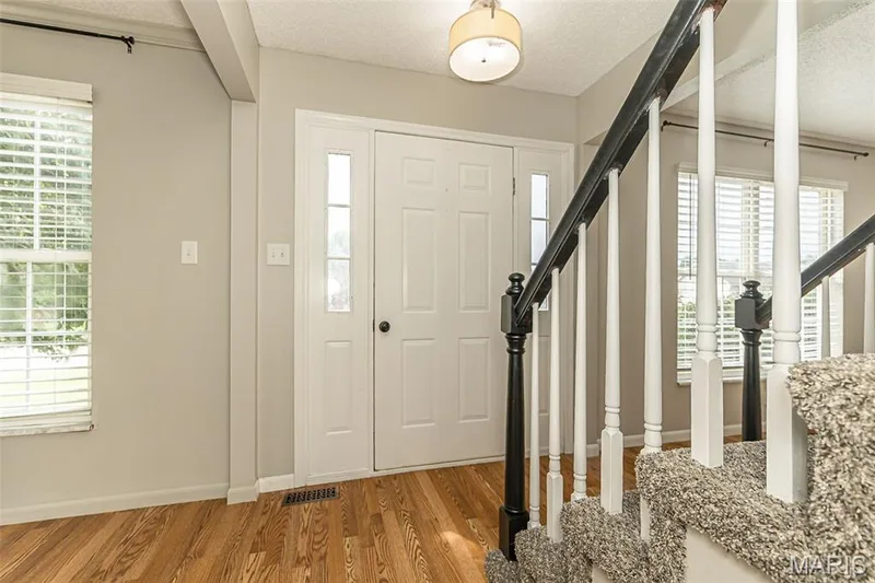 428 Chelsea Way Drive, St Charles, MO 63304 — listing photo 3 of 42