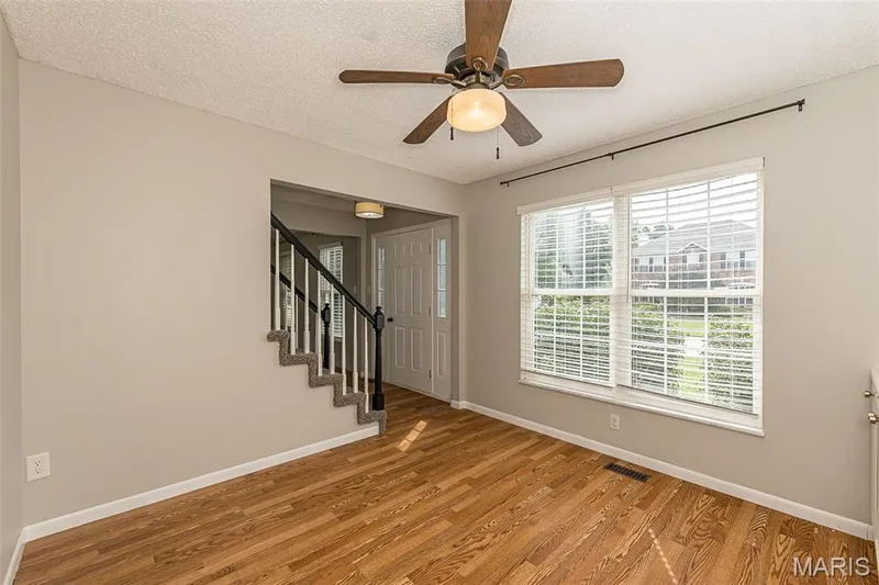 428 Chelsea Way Drive, St Charles, MO 63304 — listing photo 4 of 42