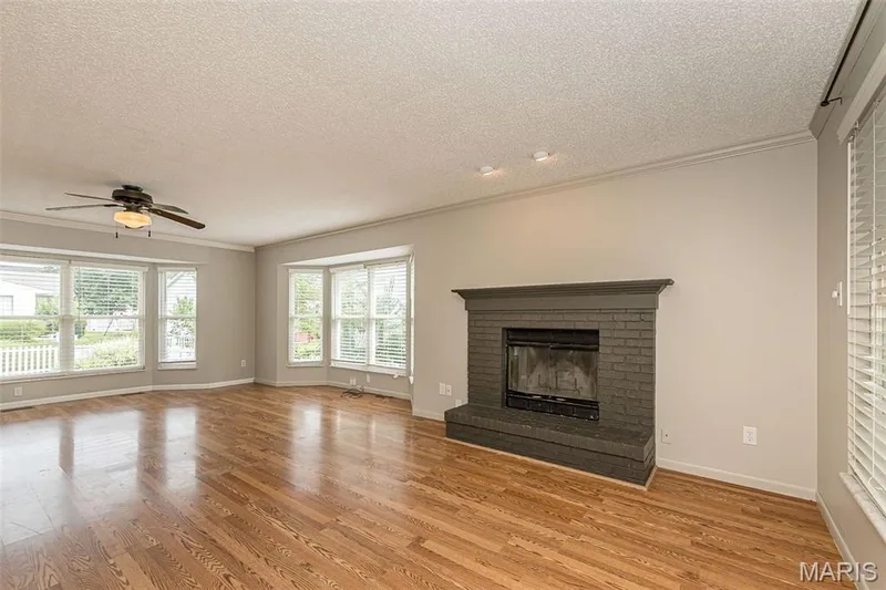428 Chelsea Way Drive, St Charles, MO 63304 — listing photo 5 of 42