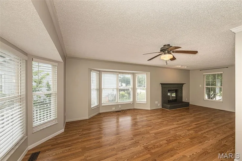 428 Chelsea Way Drive, St Charles, MO 63304 — listing photo 7 of 42