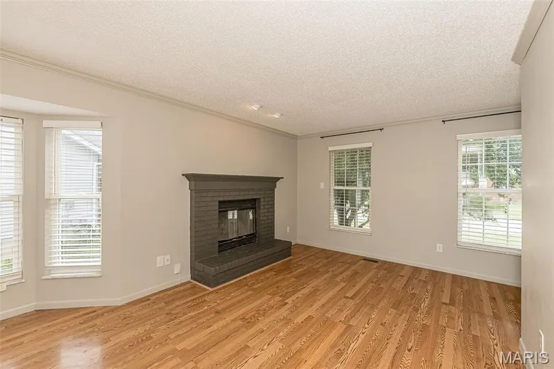 428 Chelsea Way Drive, St Charles, MO 63304 — listing photo 8 of 42