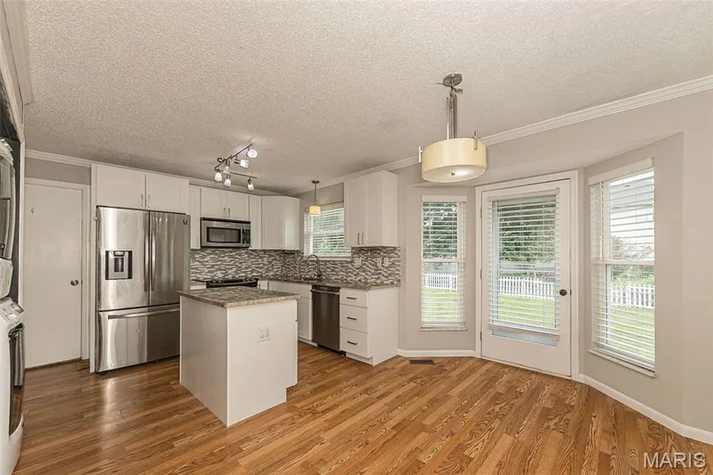 428 Chelsea Way Drive, St Charles, MO 63304 — listing photo 11 of 42