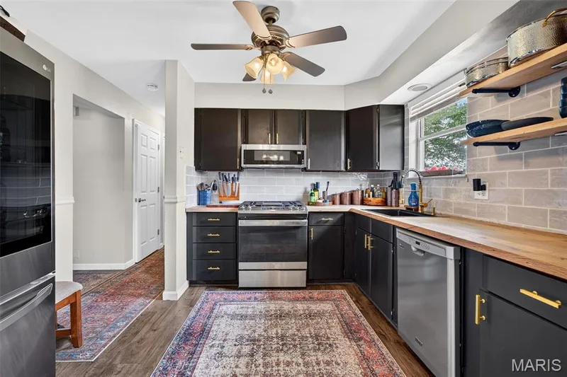 2992 Brooklands Way, St Charles, MO 63303 — listing photo 5 of 35