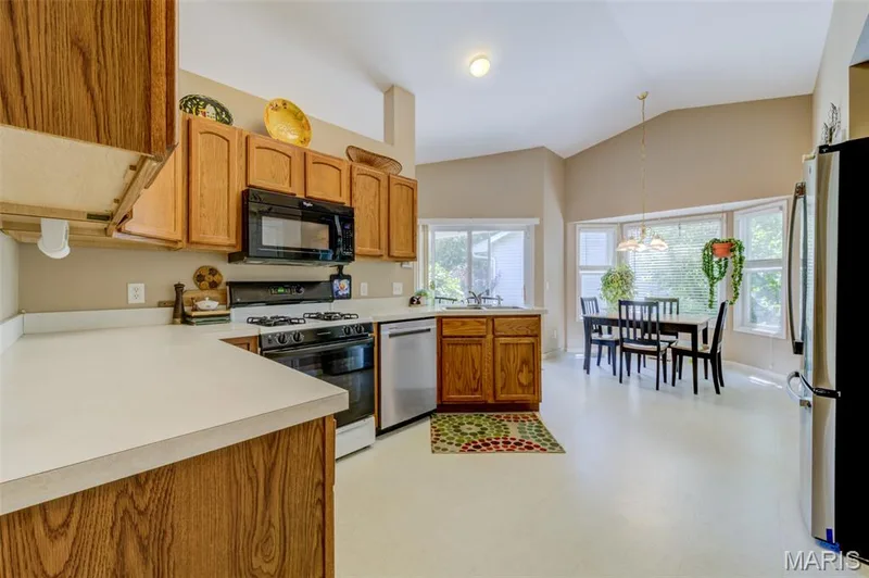 1236 Saint Matthew Avenue, O'Fallon, MO 63366 — listing photo 13 of 41
