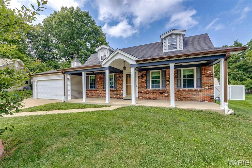 Covered front porch with ceiling fans — 11 Victoria Square, St Peters, MO 63376