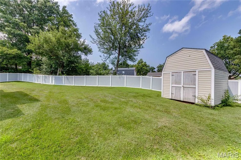 Extra storage! — 11 Victoria Square, St Peters, MO 63376