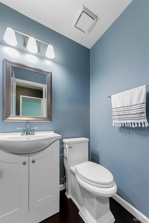 Half bathroom — 11 Victoria Square, St Peters, MO 63376