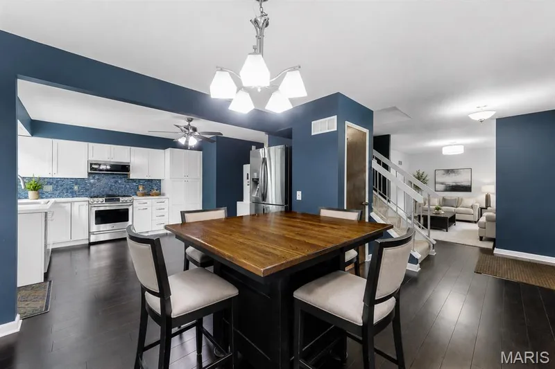 Eat-in kitchen — 11 Victoria Square, St Peters, MO 63376