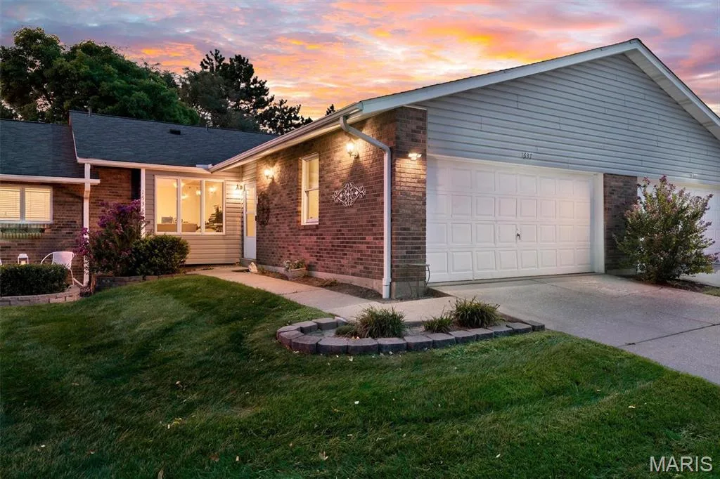 1637 Rosewall Drive #B, St Charles, MO 63303 — listing photo 1 of 33