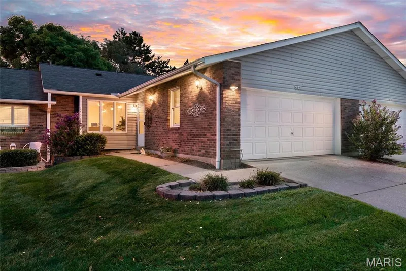 1637 Rosewall Drive #B, St Charles, MO β listing photo 1
