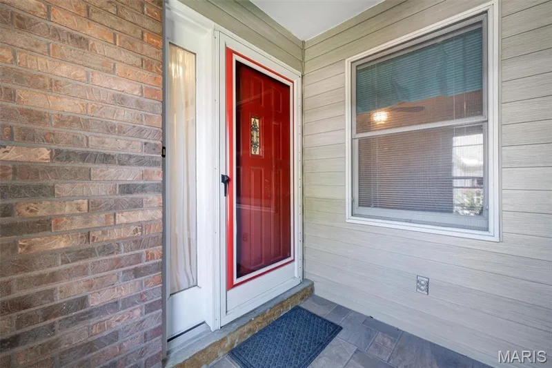 1637 Rosewall Drive #B, St Charles, MO 63303 — listing photo 3 of 33
