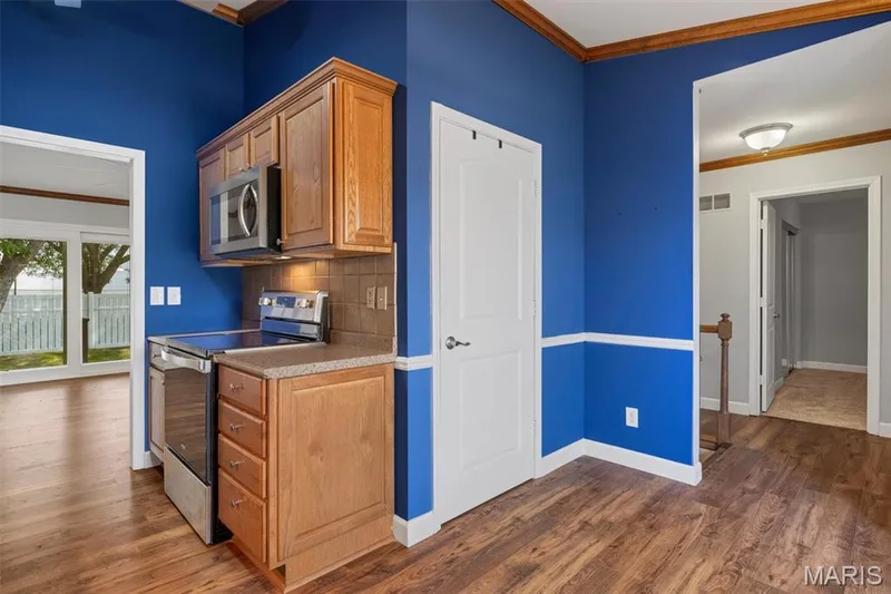 1637 Rosewall Drive #B, St Charles, MO 63303 — listing photo 8 of 33