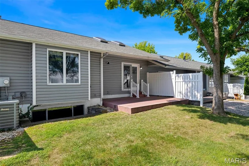 1637 Rosewall Drive #B, St Charles, MO 63303 — listing photo 30 of 33
