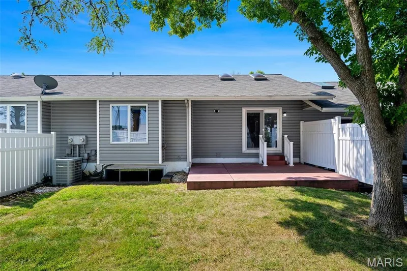 1637 Rosewall Drive #B, St Charles, MO 63303 — listing photo 31 of 33
