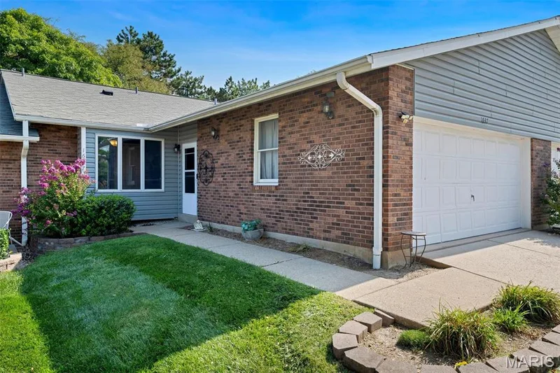 1637 Rosewall Drive #B, St Charles, MO 63303 — listing photo 32 of 33