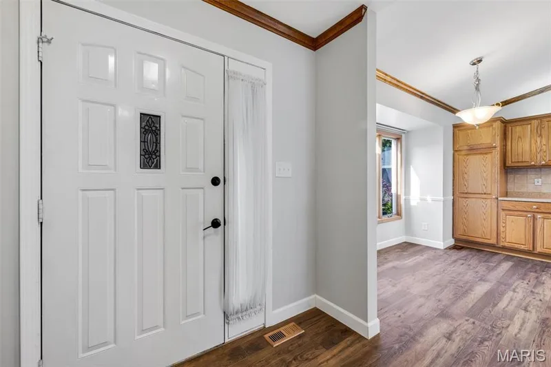 1637 Rosewall Drive #B, St Charles, MO 63303 — listing photo 4 of 38