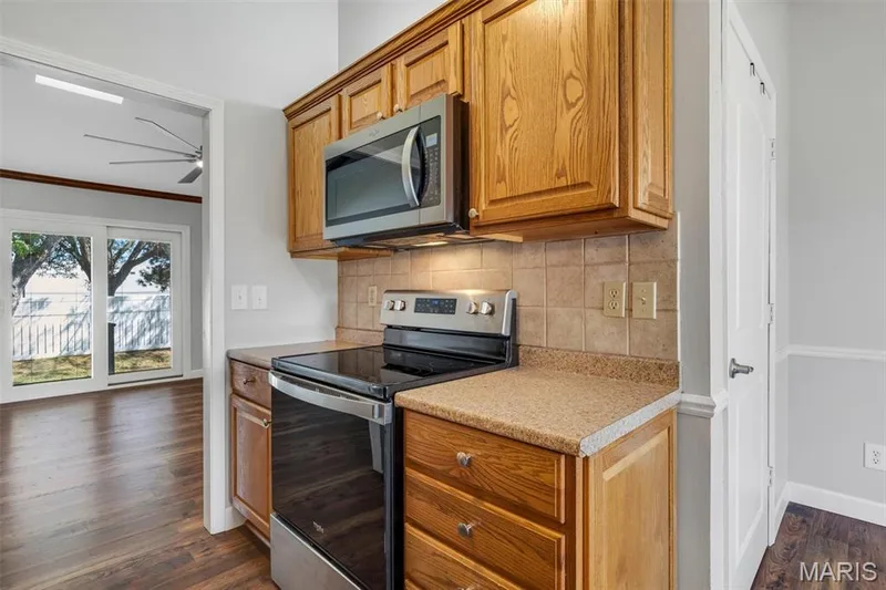 1637 Rosewall Drive #B, St Charles, MO 63303 — listing photo 9 of 38