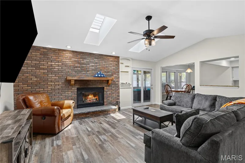 3 Harbor Point Court, Lake St. Louis, MO 63367 — listing photo 4 of 47