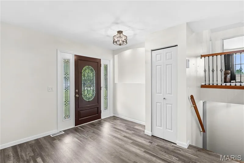 3 Harbor Point Court, Lake St. Louis, MO 63367 — listing photo 5 of 47