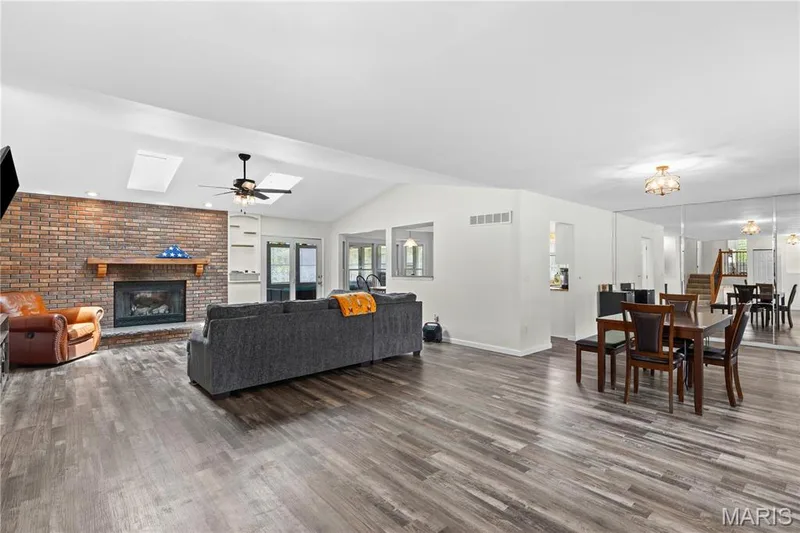 3 Harbor Point Court, Lake St. Louis, MO 63367 — listing photo 6 of 47