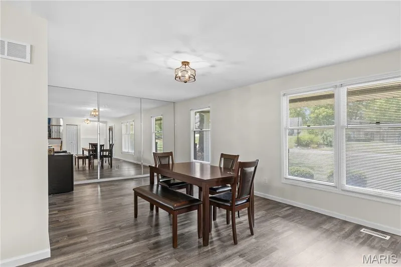 3 Harbor Point Court, Lake St. Louis, MO 63367 — listing photo 8 of 47