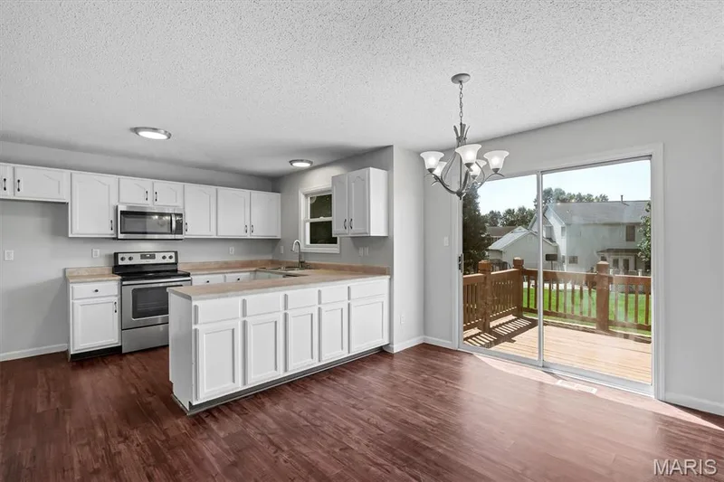 7196 Heald Drive, O'Fallon, MO 63368 — listing photo 7 of 35