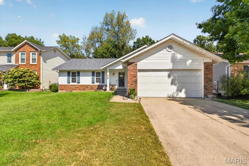 110 Barrington Drive, St Peters, MO 63376 — listing photo 8 of 46
