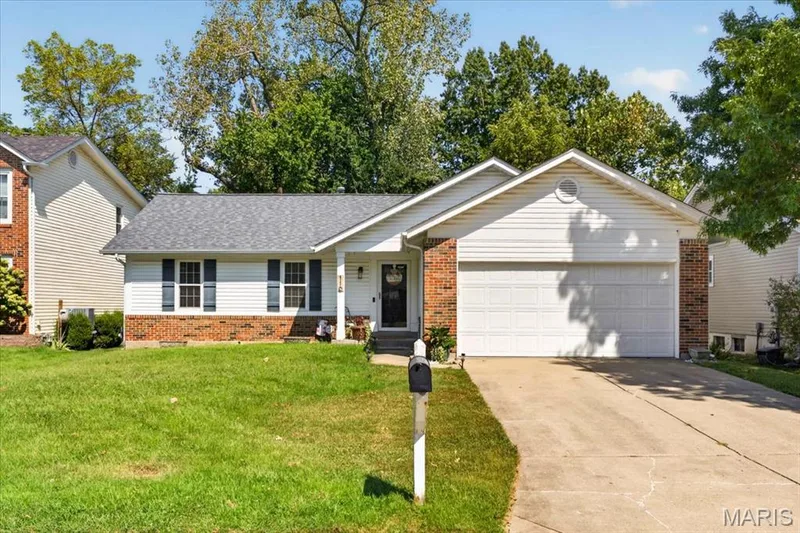 110 Barrington Drive, St Peters, MO 63376 — listing photo 2 of 46