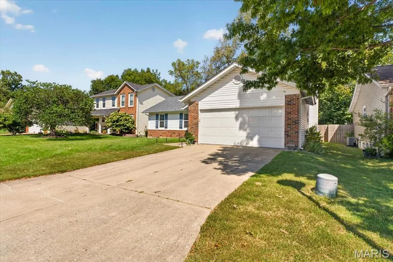 110 Barrington Drive, St Peters, MO 63376 — listing photo 9 of 46