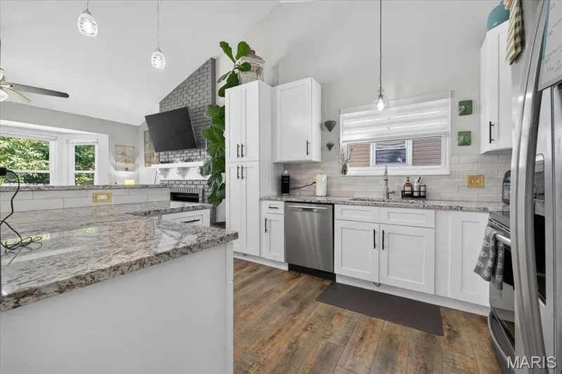 110 Barrington Drive, St Peters, MO 63376 — listing photo 5 of 46