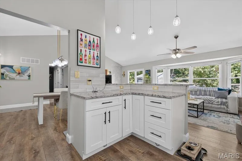 110 Barrington Drive, St Peters, MO 63376 — listing photo 14 of 46