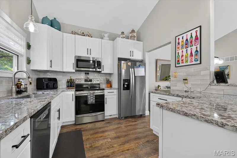 110 Barrington Drive, St Peters, MO 63376 — listing photo 4 of 46