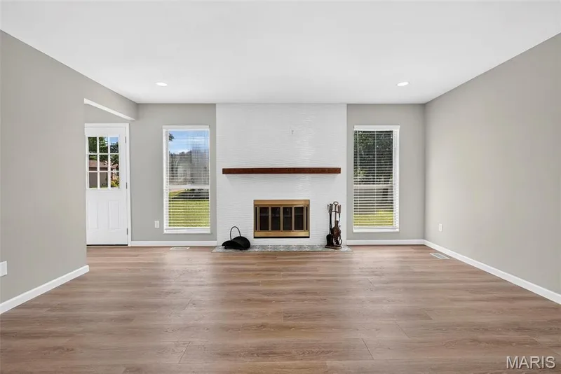231 Laurelwood Drive, St Peters, MO 63376 — listing photo 5 of 27