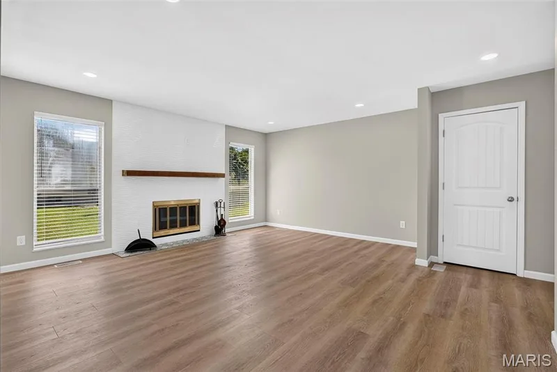 231 Laurelwood Drive, St Peters, MO 63376 — listing photo 6 of 27