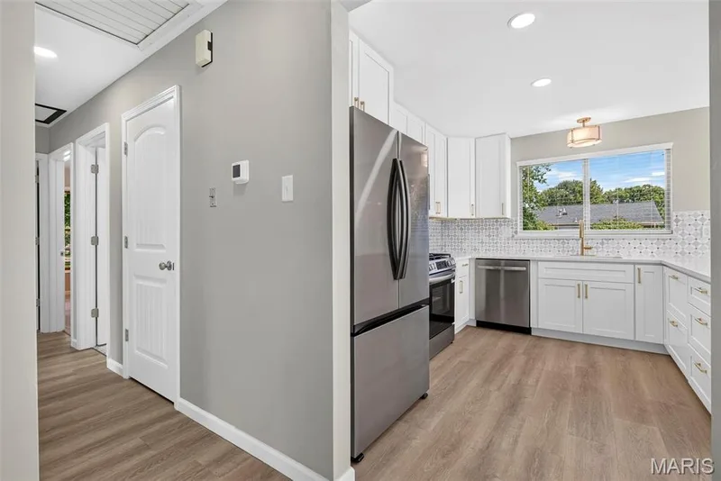 231 Laurelwood Drive, St Peters, MO 63376 — listing photo 7 of 27