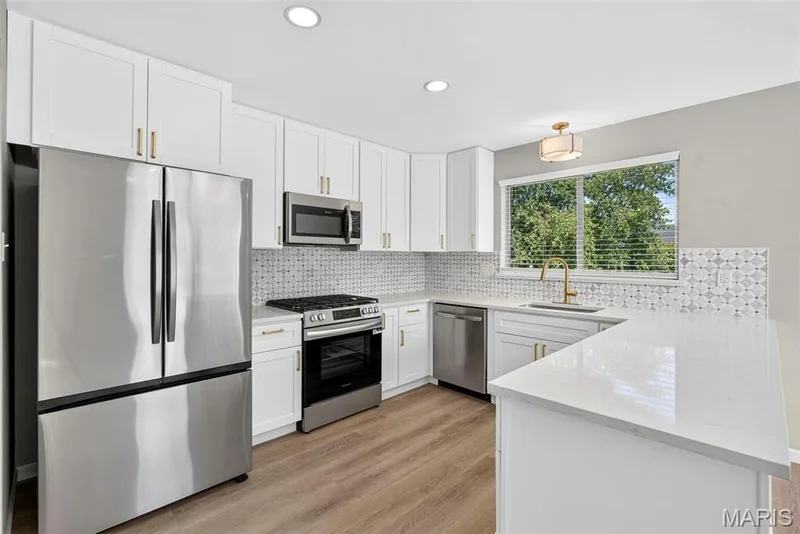 231 Laurelwood Drive, St Peters, MO 63376 — listing photo 8 of 27