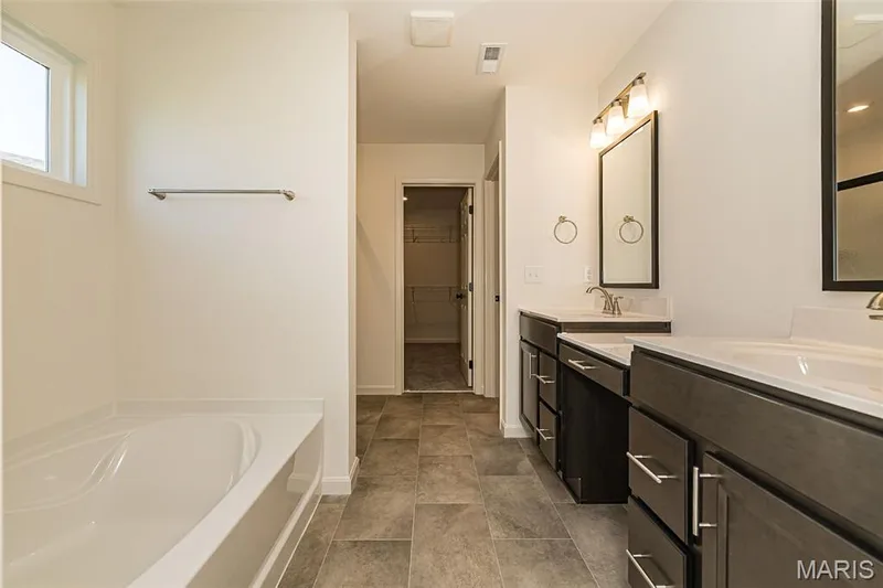 328 Kingsbarns Court, Dardenne Prairie, MO 63368 — listing photo 18 of 51