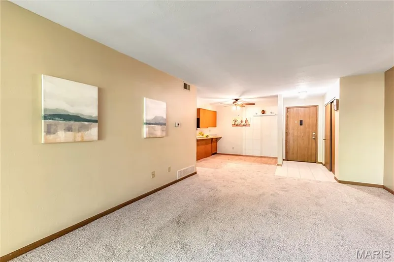 Open-concept living and dining area. — 1440 Heritage Landing #105, St Charles, MO 63303