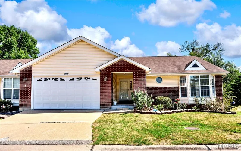 2029 Chapel Hill Crossing, St Peters, MO β listing photo 1