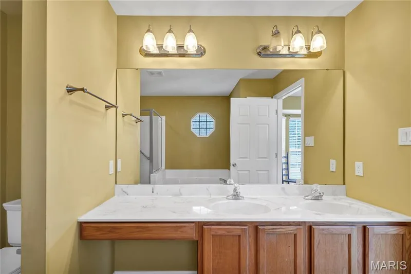 Double bowl vanity — 2029 Chapel Hill Crossing, St Peters, MO 63376