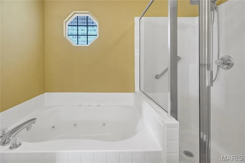 Jetted tub & sep Shower — 2029 Chapel Hill Crossing, St Peters, MO 63376
