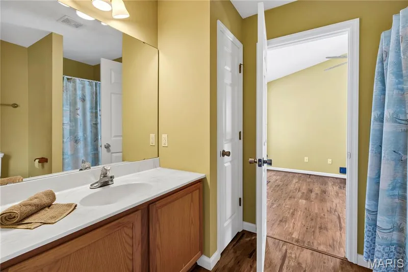 Full Bath with shower — 2029 Chapel Hill Crossing, St Peters, MO 63376