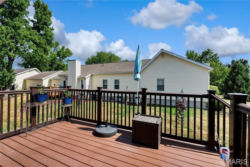 Composite Deck — 2029 Chapel Hill Crossing, St Peters, MO 63376