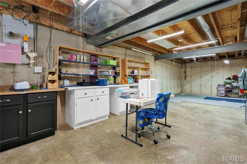 Upgraded electrical with outlets for tools & equipment — 2029 Chapel Hill Crossing, St Peters, MO 63376