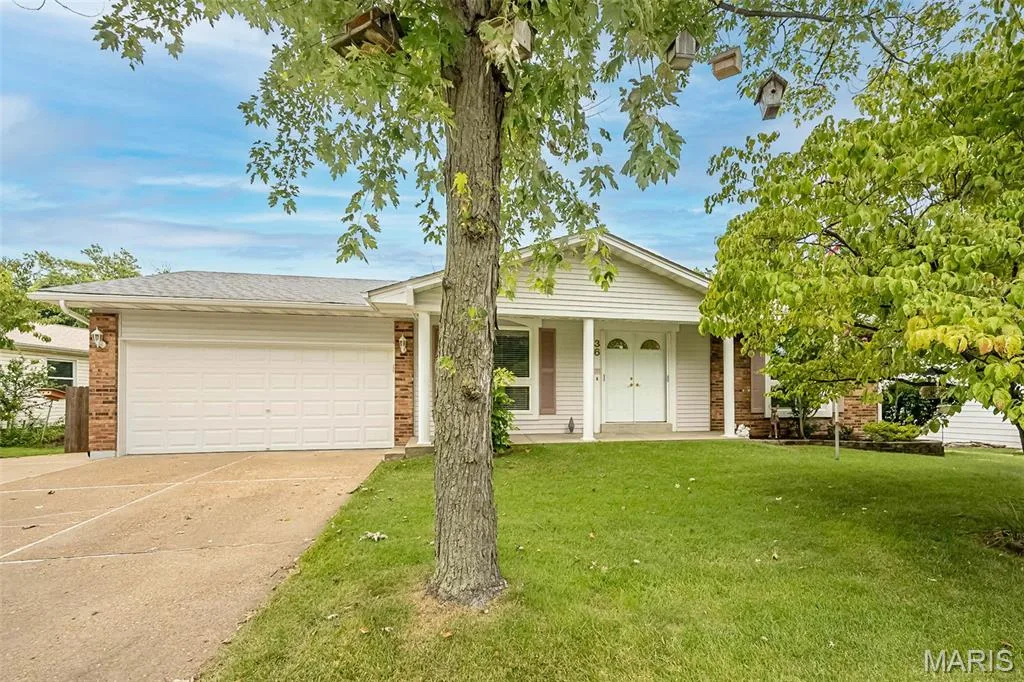 36 Park Charles Boulevard N, St Peters, MO 63376 — listing photo 1 of 53