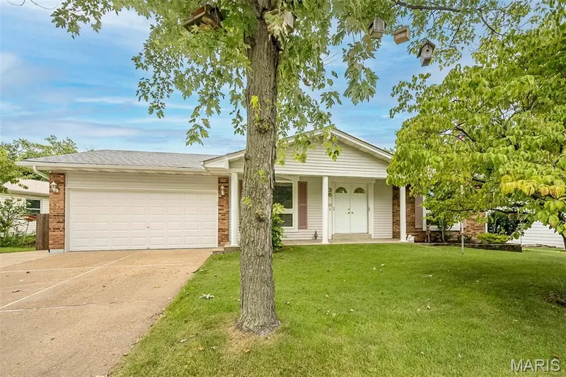 36 Park Charles Boulevard N, St Peters, MO 63376 — listing photo 1 of 53